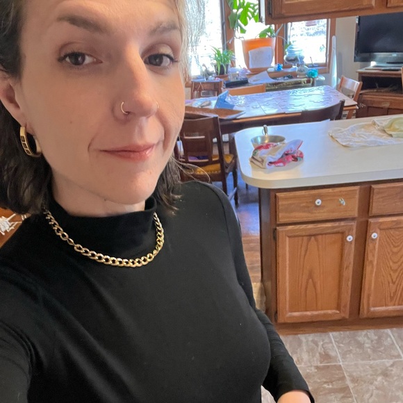 Meet your Posher, Jennie! - Picture 2 of 7